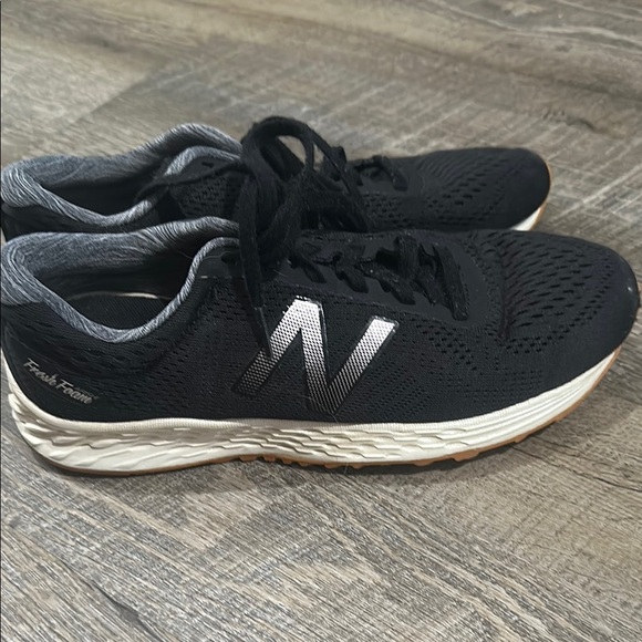 New Balance Black and Gray Athletic Sneakers with Breathable Mesh - Picture 4 of 6